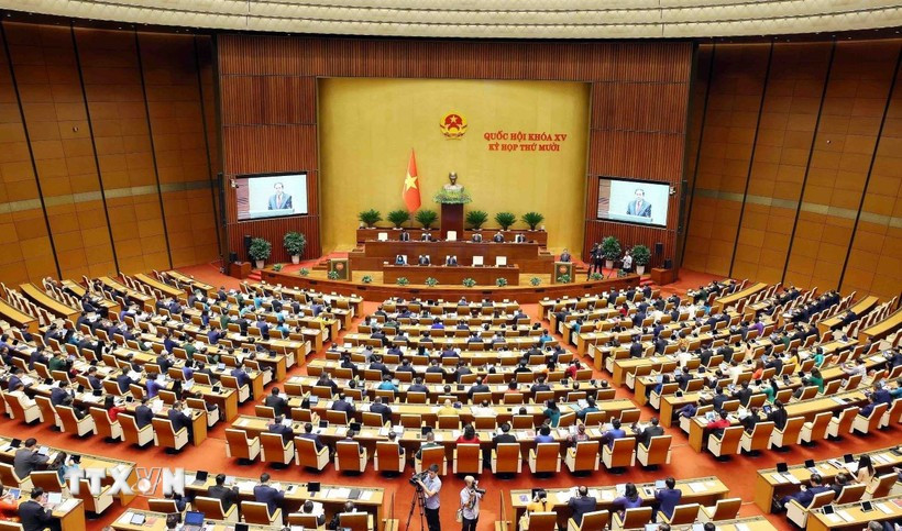 La Asamblea Nacional de Vietnam analiza metas económicas para 2026. (Foto: VNA)