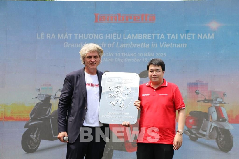 La leyenda italiana de los scooters, Lambretta, llega oficialmente al mercado vietnamita a través de su distribuidor exclusivo, Lamscooter JSC, lo que marca un paso clave en su expansión global y reafirma su posición en el segmento premium de vehículos de dos ruedas. (Foto: VNA)