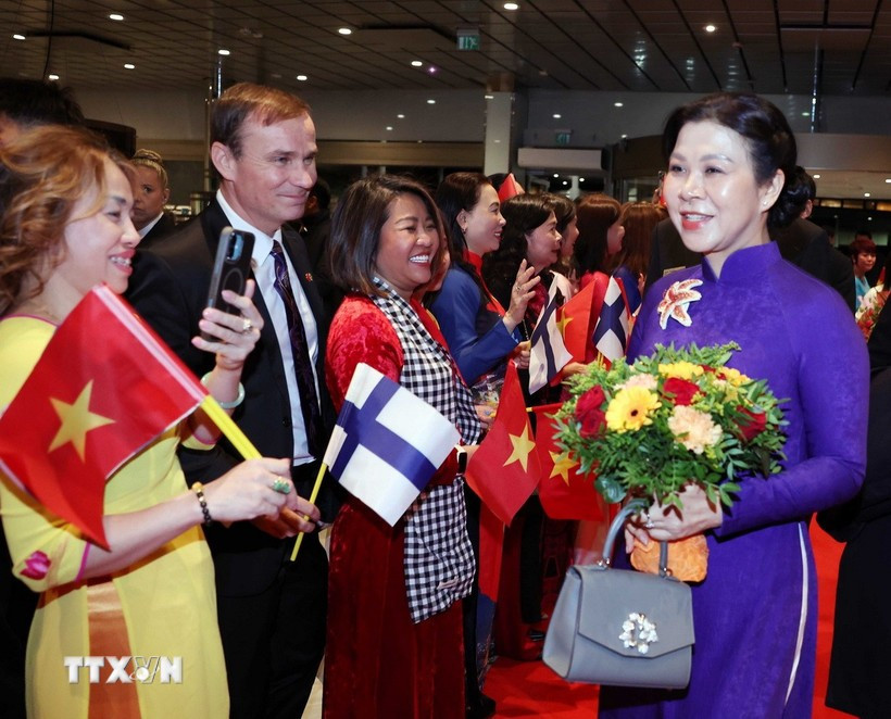 La comunidad vietnamita en Finlandia da la bienvenida a la esposa del secretario general del Partido Comunista de Vietnam, Ngo Phuong Ly (Foto: VNA)