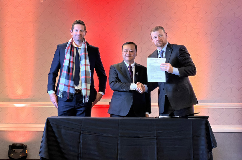 La empresa tecnológica VIPTAM Group y la empresa de logística InLog presentaron su estrategia de cooperación a 10 años (2025–2035). (Foto: VNA)