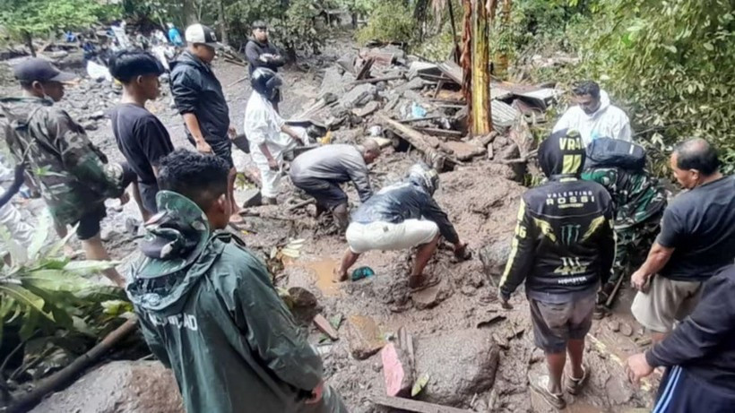  Inundaciones repentinas en Sulawesi del Norte dejan 14 muertos en Indonesia (Foto: Antara)