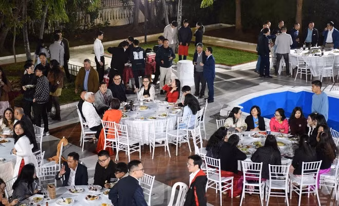 vna-potal-xuan-at-ty-cong-dong-nguoi-viet-tai-cuba-vui-don-xuan-que-huong-2025-7827575.jpg