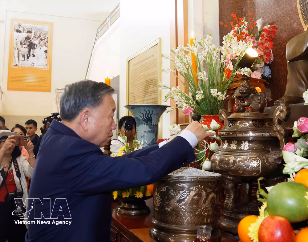 vnanet-potal-tong-bi-thu-chu-tich-nuoc-va-phu-nhan-tham-khu-di-tich-chu-tich-ho-chi-minh-o-udon-thani-8787639.jpg