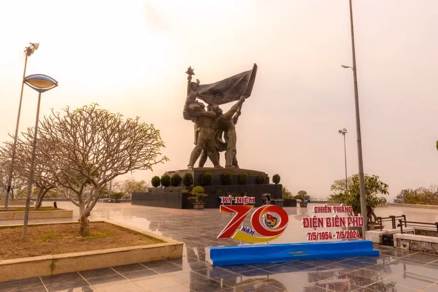 El Monumento a la Victoria de Dien Bien Phu está ubicado en la colina D1, en el centro de la ciudad de Dien Bien Phu. (Foto: Vietnam+)