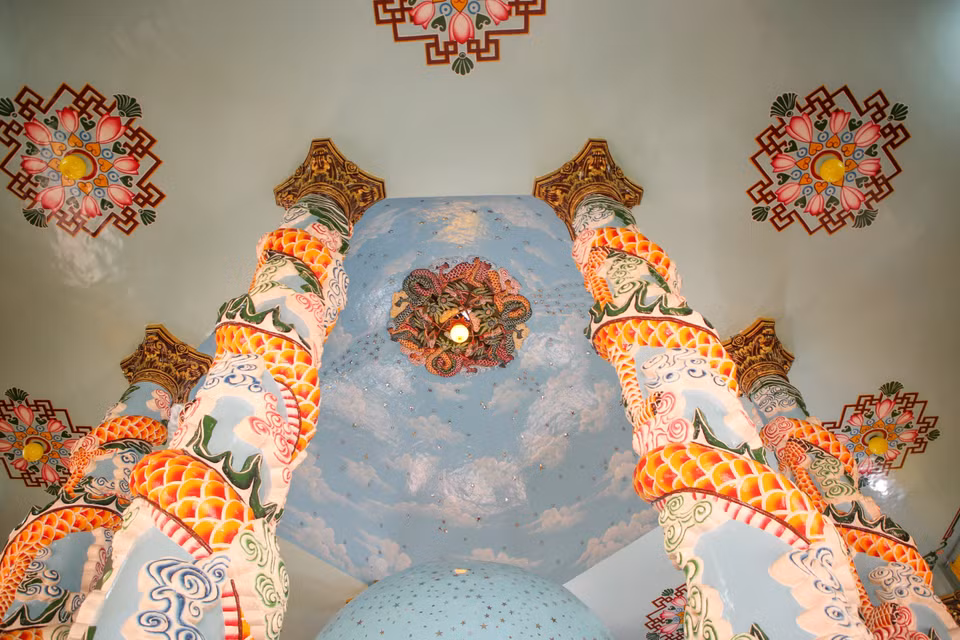 Las columnas del Gran Salón están talladas con dragones. Foto: VNA