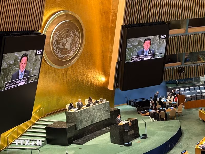 El viceprimer ministro Tran Hong Ha intervino en la sesión plenaria de la Cumbre de las Naciones Unidas sobre Recursos Hídricos de 2023, celebrada por primera vez tras 46 años en Nueva York, el 22 de marzo de 2023. (Foto: VNA)