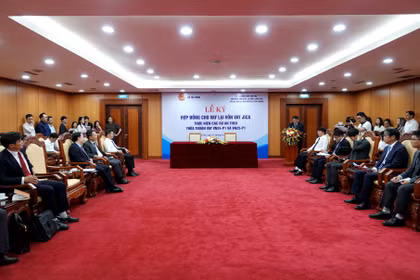 En la cita (Fuente: thoibaonganhang.vn)