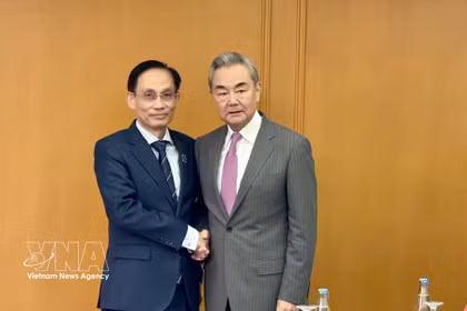 El canciller de Vietnam, Le Hoai Trung, se reunió hoy con su homólogo chino, Wang Yi (Fuente: VNA)