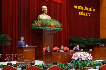 El secretario general del Partido y presidente de la República, To Lam, habla en la sesión inaugural del tercer Pleno del Comité Central del Partido Comunista de Vietnam del XIV mandato (Fuente: VNA)