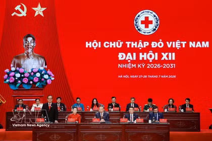El secretario general del Partido Comunista de Vietnam y presidente del país, To Lam, asiste y participa en el presidium del XII Congreso Nacional de la Sociedad de la Cruz Roja de Vietnam. Foto: VNA