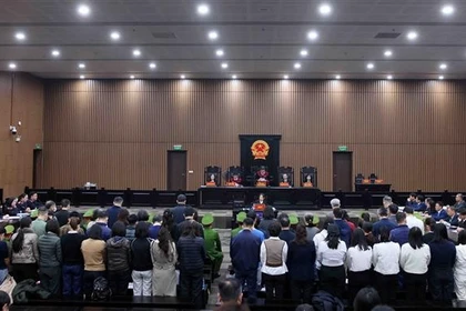 Escenas de la sesión judicial. Foto: VNA