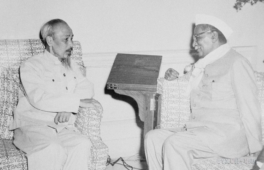 El Presidente Ho Chi Minh se reunió con el presidente anfitrión Prasat durante su visita de amistad a la India, el 5 de febrero de 1958. (Fuente: VNA)