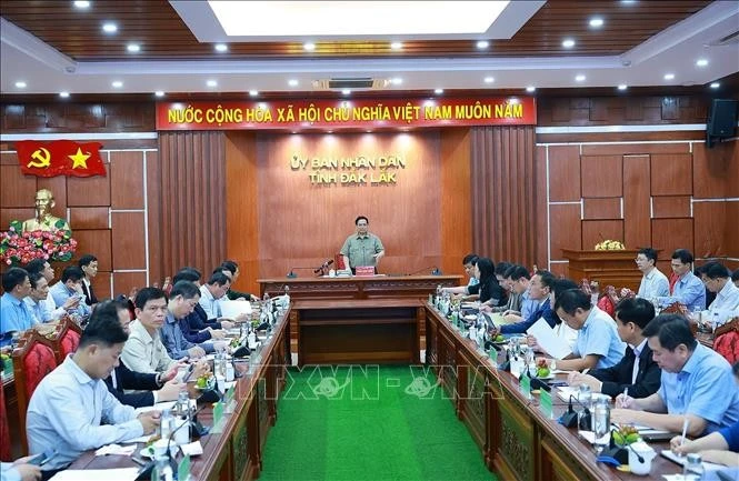 El primer ministro de Vietnam, Pham Minh Chinh, trabaja con las provincias de Dak Lak, Khanh Hoa, Lam Dong y Gia Lai . (Foto: VNA)