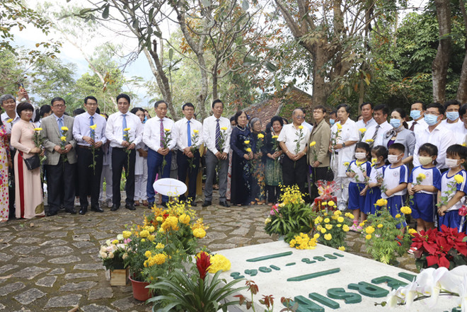 Conmemoran aniversario 159 del natalicio del médico Alexandre Yersin en Vietnam ảnh 1 Conmemoran aniversario 159 del natalicio del médico Alexandre Yersin en Vietnam ảnh 1
