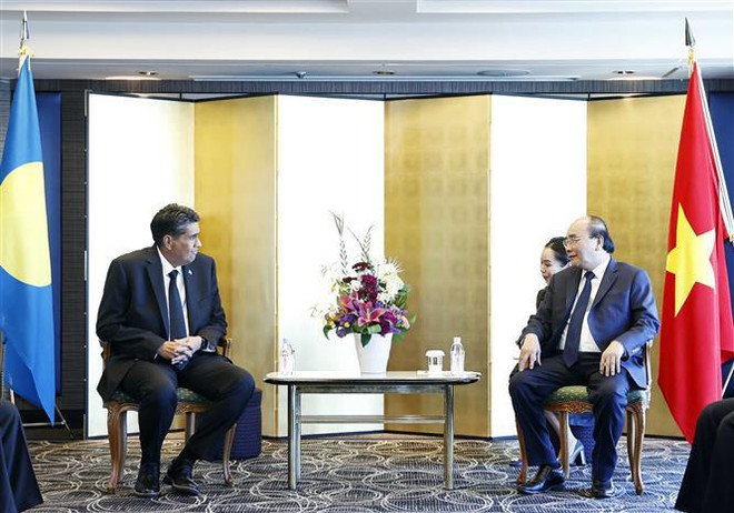 Presidente vietnamita se reúne con líderes que asisten al funeral del difunto expremier japonés ảnh 3 Presidente vietnamita se reúne con líderes que asisten al funeral del difunto expremier japonés ảnh 3