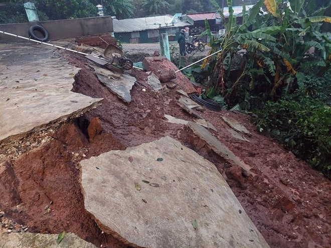 Tifón Noru mantiene despiertas a localidades centrovietnamitas ảnh 3 Tifón Noru mantiene despiertas a localidades centrovietnamitas ảnh 3