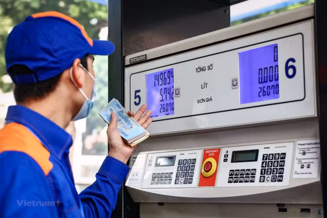 Precios de gasolina caen nuevamente en Vietnam ảnh 1