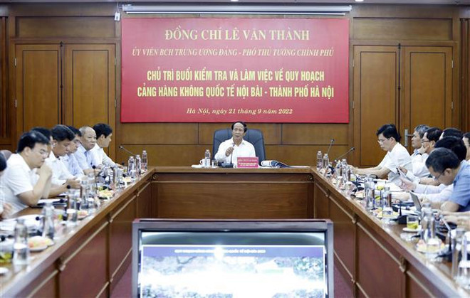 Vicepremier inspecciona trabajo de planificación del aeropuerto internacional de Noi Bai ảnh 1 Vicepremier inspecciona trabajo de planificación del aeropuerto internacional de Noi Bai ảnh 1