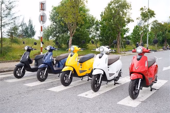 VinFast entrega el primer lote de motos eléctricas inteligentes Evo200 a los clientes ảnh 1 VinFast entrega el primer lote de motos eléctricas inteligentes Evo200 a los clientes ảnh 1