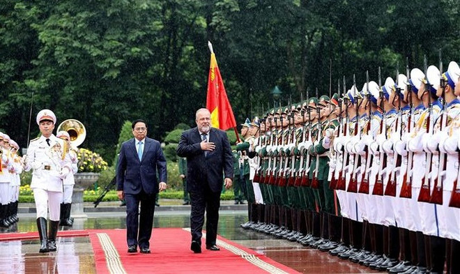 Primer ministro vietnamita preside acto de bienvenida a su homólogo de Cuba ảnh 1 Primer ministro vietnamita preside acto de bienvenida a su homólogo de Cuba ảnh 1