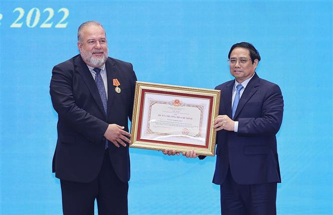 Primer ministro vietnamita sostiene conversación con su homólogo cubano ảnh 2 Primer ministro vietnamita sostiene conversación con su homólogo cubano ảnh 2