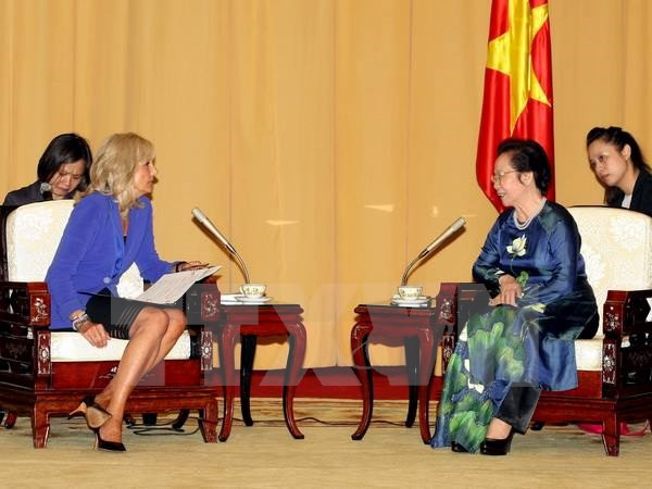 Vicepresidenta vietnamita recibe a esposa de Joe Biden ảnh 1