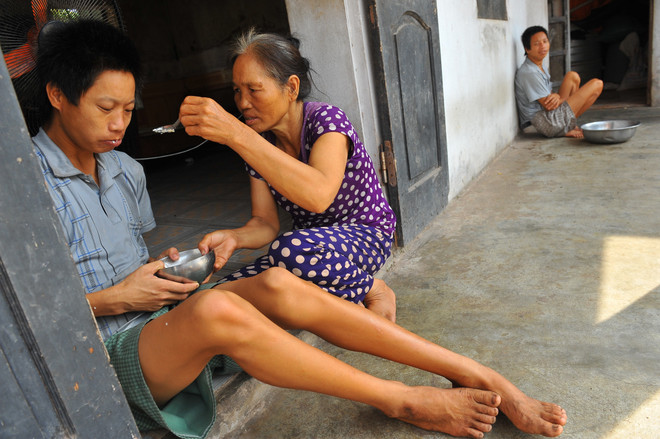 [Fotos] El dolor silencioso por dioxina en Vietnam, a 43 años del fin de la guerra ảnh 4