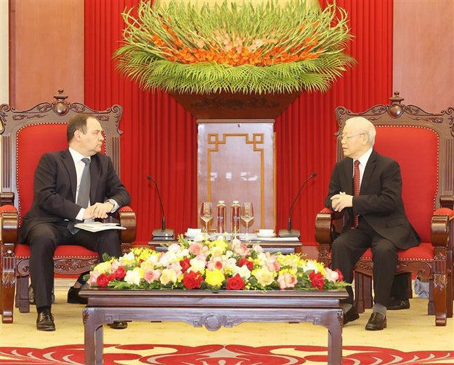 Máximo dirigente partidista de Vietnam recibe al primer ministro de Belarús ảnh 1 Máximo dirigente partidista de Vietnam recibe al primer ministro de Belarús ảnh 1