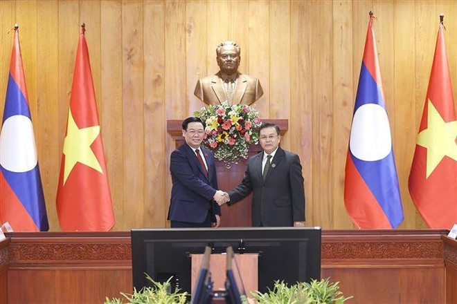 Alaban significado de visita del titular del Parlamento vietnamita a Laos ảnh 1 Alaban significado de visita del titular del Parlamento vietnamita a Laos ảnh 1