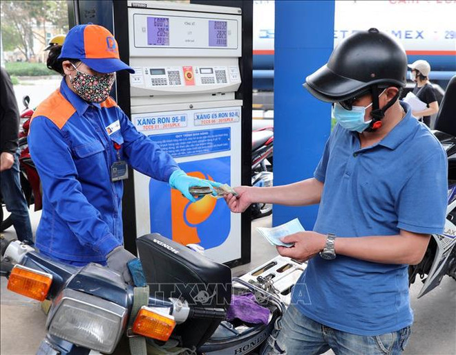 Reajustan a la baja precios de combustibles en Vietnam ảnh 1 Reajustan a la baja precios de combustibles en Vietnam ảnh 1