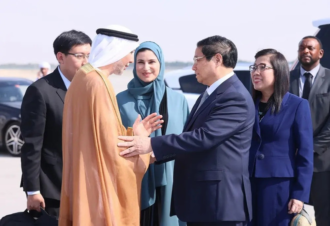 Premier vietnamita llega a Hanoi concluyendo su viaje de trabajo a EAU y Turquía ảnh 1 Premier vietnamita llega a Hanoi concluyendo su viaje de trabajo a EAU y Turquía ảnh 1