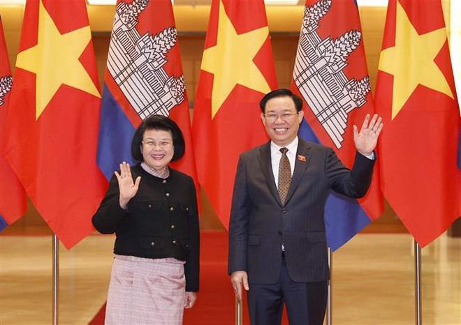 Presidente del Parlamento vietnamita conversa con homóloga camboyana ảnh 1 Presidente del Parlamento vietnamita conversa con homóloga camboyana ảnh 1