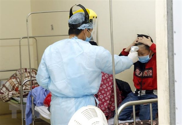 COVID-19: Bebé vietnamita de tres meses muestra señales de recuperación ảnh 1