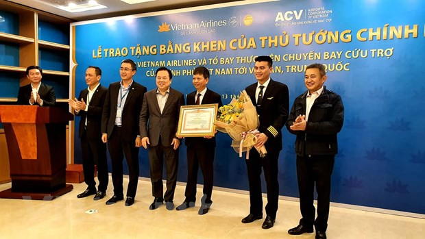 Reconoce Vietnam a personal de aviación que repatría a connacionales desde Wuhan ảnh 1