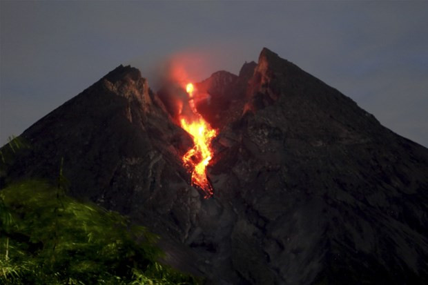 Indonesia emite alerta sobre peligro por erupción del volcán Merapi ảnh 1 Indonesia emite alerta sobre peligro por erupción del volcán Merapi ảnh 1