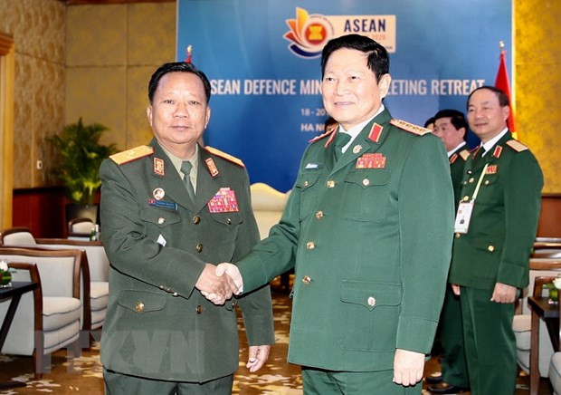 Ministro de Defensa de Vietnam recibe a su homólogo laosiano ảnh 1 Ministro de Defensa de Vietnam recibe a su homólogo laosiano ảnh 1