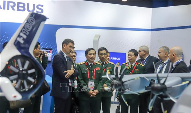 Delegación del Ministerio de Defensa de Vietnam cumple amplia agenda de trabajo en Singapur ảnh 1 Delegación del Ministerio de Defensa de Vietnam cumple amplia agenda de trabajo en Singapur ảnh 1