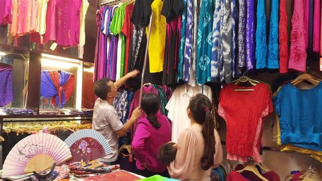 Aldea dedicada a la seda en Vietnam atrae a turistas extranjeros ảnh 1 Aldea dedicada a la seda en Vietnam atrae a turistas extranjeros ảnh 1