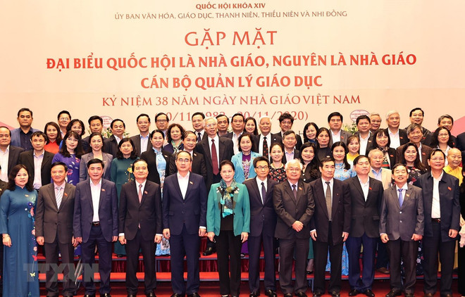 Honra máxima legisladora de Vietnam a maestros nacionales ảnh 1 Honra máxima legisladora de Vietnam a maestros nacionales ảnh 1