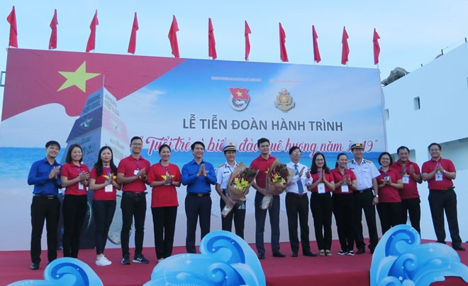 Zarpan jóvenes vietnamitas para participar en programa nacional de islas y mares ảnh 1 Zarpan jóvenes vietnamitas para participar en programa nacional de islas y mares ảnh 1