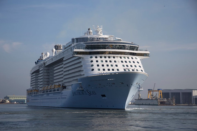 Arriba a puerto de Vietnam uno de los mejores cruceros del mundo, con casi seis mil pasajeros ảnh 1 Arriba a puerto de Vietnam uno de los mejores cruceros del mundo, con casi seis mil pasajeros ảnh 1