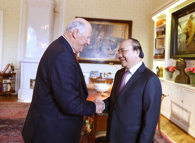Dialoga Premier de Vietnam con el Rey Harald V de Noruega ảnh 1 Dialoga Premier de Vietnam con el Rey Harald V de Noruega ảnh 1