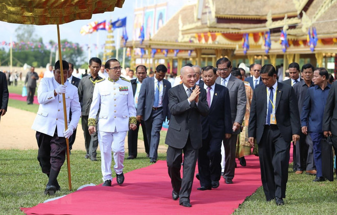 Tradicional ceremonia de Arado Real marca inicio de nueva cosecha en Camboya ảnh 1