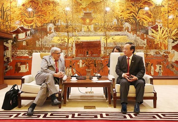 Hanoi estudiará experiencia francesa en tratamiento de residuos, agua potable y asuntos urbanos ảnh 1 Hanoi estudiará experiencia francesa en tratamiento de residuos, agua potable y asuntos urbanos ảnh 1
