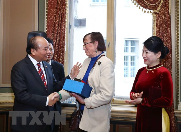 Premier vietnamita se reúne con diplomáticos y expertos suecos ảnh 1 Premier vietnamita se reúne con diplomáticos y expertos suecos ảnh 1