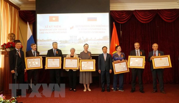 Reconoce Vietnam a expertos rusos por la conservación de los restos del Presidente Ho Chi Minh ảnh 1
