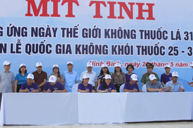 Firman en provincia de Ninh Binh compromiso nacional contra el tabaquismo ảnh 1 Firman en provincia de Ninh Binh compromiso nacional contra el tabaquismo ảnh 1