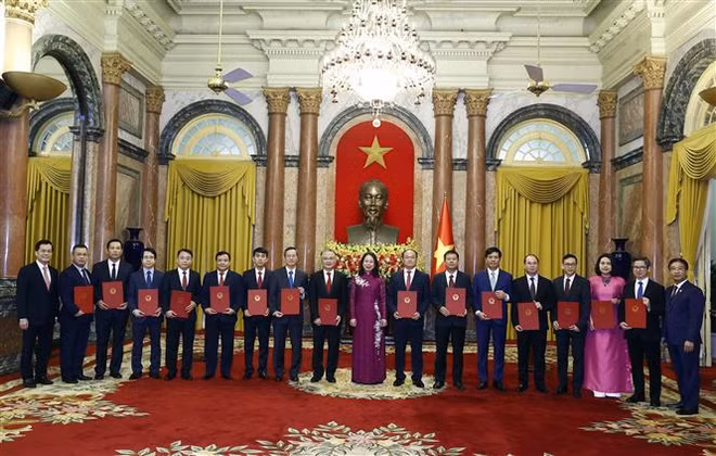 Designan a 15 nuevos embajadores vietnamitas para mandato 2023-2026 ảnh 1