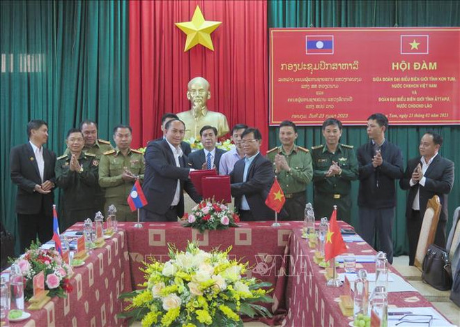 Fortalecen cooperación entre provincias de Vietnam y Laos ảnh 1