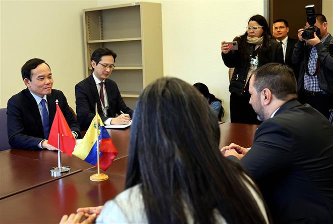 Vicepremier vietnamita se reúne con altos funcionarios de varios países en Ginebra ảnh 2 Vicepremier vietnamita se reúne con altos funcionarios de varios países en Ginebra ảnh 2